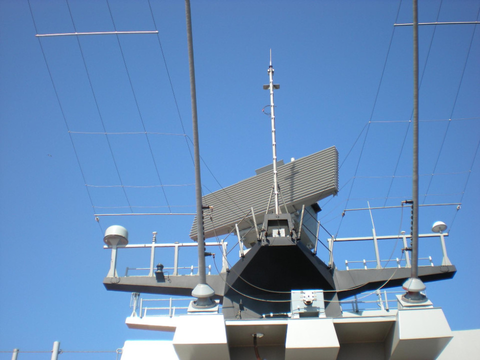 Tras esta primera entrega, Indra y Tata Advanced Systems están implantando radares adicionales en fragatas, destructores y portaaviones de la fuerza naval de este país. Tras esta primera entrega, Indra y Tata Advanced Systems están implantando radares adicionales en fragatas, destructores y portaaviones de la fuerza naval de este país.