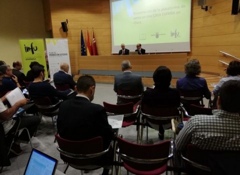 Imagenes sobre la acci&oacute;n formativa sobre venta 'online' en China.