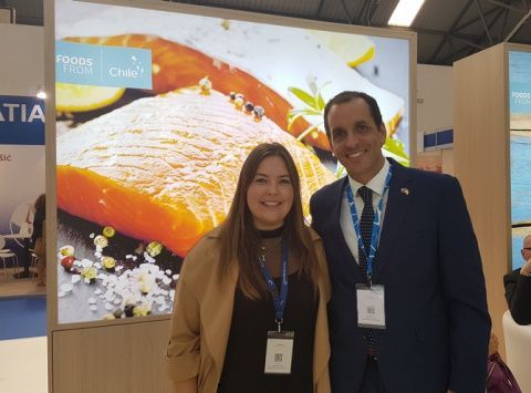 Cristina Berenjeno (APBA) con el responsable en Espa&ntilde;a de ProChile, Sebasti&aacute;n Pillado.