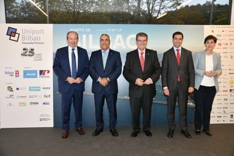 Autoridades con Uniport.