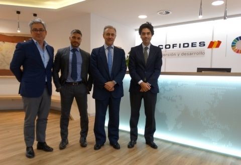 Izq a derecha, el director adjunto de Inversiones de COFIDES, Miguel &Aacute;ngel Ladero; el director Financiero de SEG Ingenier&iacute;a, Roberto Corregidor; el vicepresidente de SEG Ingenier&iacute;a, Jaime Fern&aacute;ndez; y el director general de COF