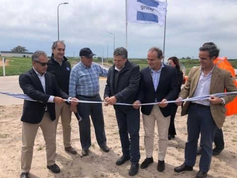 Alejandro Ruibal, director de Grupo Saceem; V&iacute;ctor Rossi, ministro de Transporte y Obras P&uacute;blicas; Rafael G&oacute;mez del R&iacute;o, consejero delegado de Sacyr Concesiones y Pedro Sig&uuml;enza, consejero delegado de Sacyr Ingenier&iacute