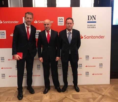 Izq. a derecha: Antonio Ariza, Dir. de Negocio Internacional Territorial Aragón - Navarra - Rioja, Pablo De la Torre, Dir. Comercial Negocio Internacional Santander España y Alberto Pérez, Gte. Negocio Internacional Navarra. Izq. a derecha: Antonio Ariza, Dir. de Negocio Internacional Territorial Aragón - Navarra - Rioja, Pablo De la Torre, Dir. Comercial Negocio Internacional Santander España y Alberto Pérez, Gte. Negocio Internacional Navarra.