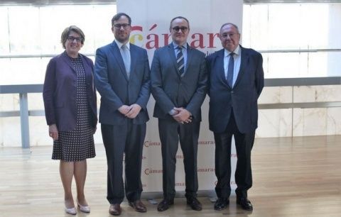 El presidente y la directora general de la C&aacute;mara de Espa&ntilde;a junto a representantes del Banco Mundial, Jorge R. Meza y David C. Francis.