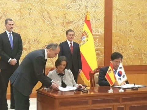 La firma del Memor&aacute;ndum de Entendimiento.