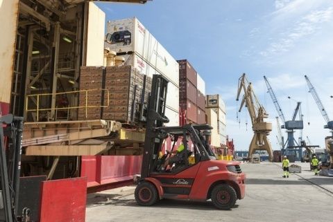 M&aacute;s de 5,2 millones de toneladas de frutas, hortalizas y legumbres en tr&aacute;nsito pasaron por los puertos espa&ntilde;oles en 2018.