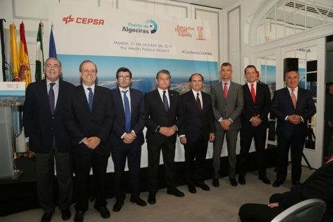 Landaluce presenta al Puerto de Algeciras como un &ldquo;hub internacional al servicio del transporte mar&iacute;timo y el comercio mundial&rdquo;.