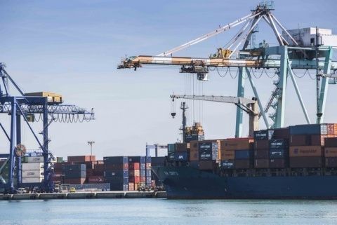 Valenciaport superó en agosto los 500.000 TEUs, máximo histórico de su historia y primer puerto español en alcanzar esta cifra. Valenciaport superó en agosto los 500.000 TEUs, máximo histórico de su historia y primer puerto español en alcanzar esta cifra.