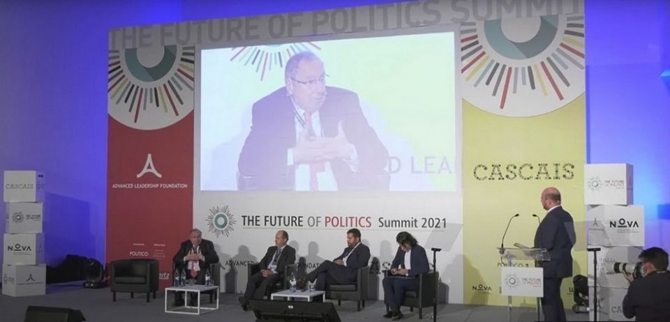 Jos&eacute; Luis Bonet recuerda el papel fundamental de las C&aacute;maras en la formaci&oacute;n y reciclaje profesionales.