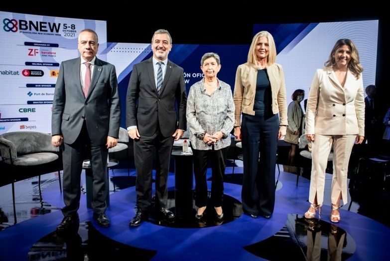 De izquierda a derecha, Pere Navarro, Jaume Collboni, Teresa Cunillera, Maria Matilde Villarroya Martínez y Blanca Sorigué. De izquierda a derecha, Pere Navarro, Jaume Collboni, Teresa Cunillera, Maria Matilde Villarroya Martínez y Blanca Sorigué.