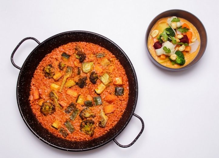 Paella vegana y ceviche vegano con trigo.
