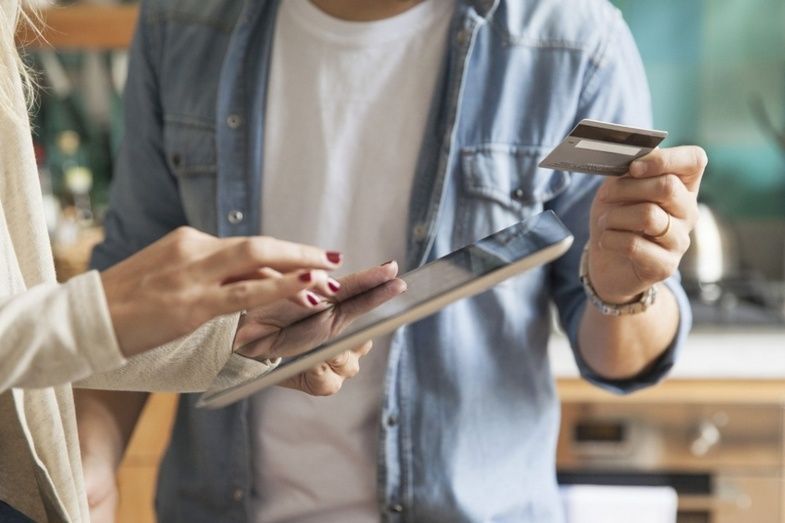 Las tiendas online se beneficiar&aacute;n de la amplia red log&iacute;stica de DHL.