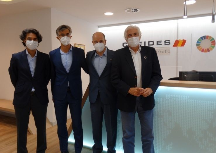El director general de COFIDES, Rodrigo Madrazo; los consejeros delegados de GAWA Capital Luca Torre y Agust&iacute;n Vit&oacute;rica; y el presidente de COFIDES, Jos&eacute; Luis Curbelo.