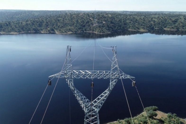 L&iacute;nea de redes el&eacute;ctricas.