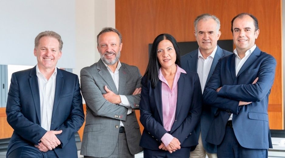 Directores de ClarkeModet. Directores de ClarkeModet.