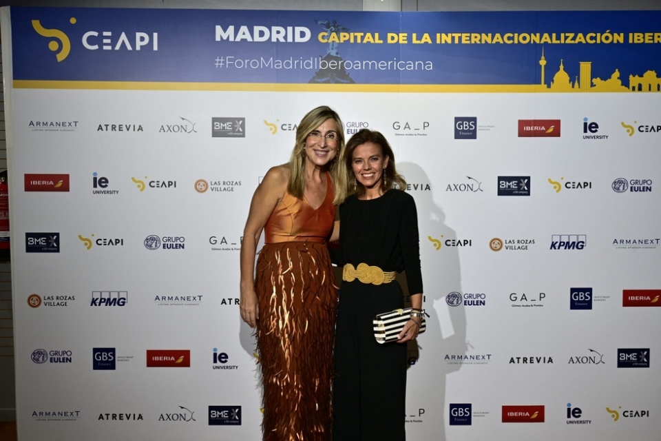N&uacute;ria Vilanova, presidenta de CEAPI, y Almudena Ma&iacute;llo del Valle, concejala de Turismo del Ayuntamiento de Madrid.