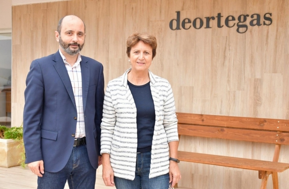 El director del INFO, Joaqu&iacute;n G&oacute;mez, visita la almazara yeclana Deortegas.