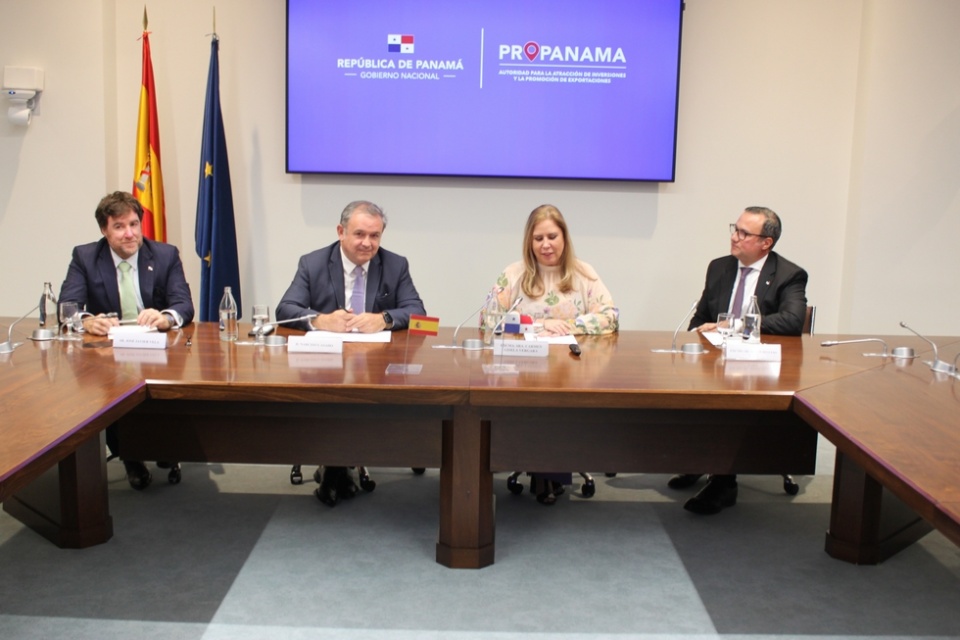 El conversatorio en CEOE.