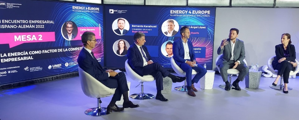 Los participantes de la Mesa 2 La energ&iacute;a como factor de la competitividad  empresarial (de izda a dcha): Carles Navarro (BASF Espa&ntilde;ola), Miguel &Aacute;ngel L&oacute;pez  (Siemens Espa&ntilde;a), Emanuel Pupello (SEAT), Bernardo Kanahuati (