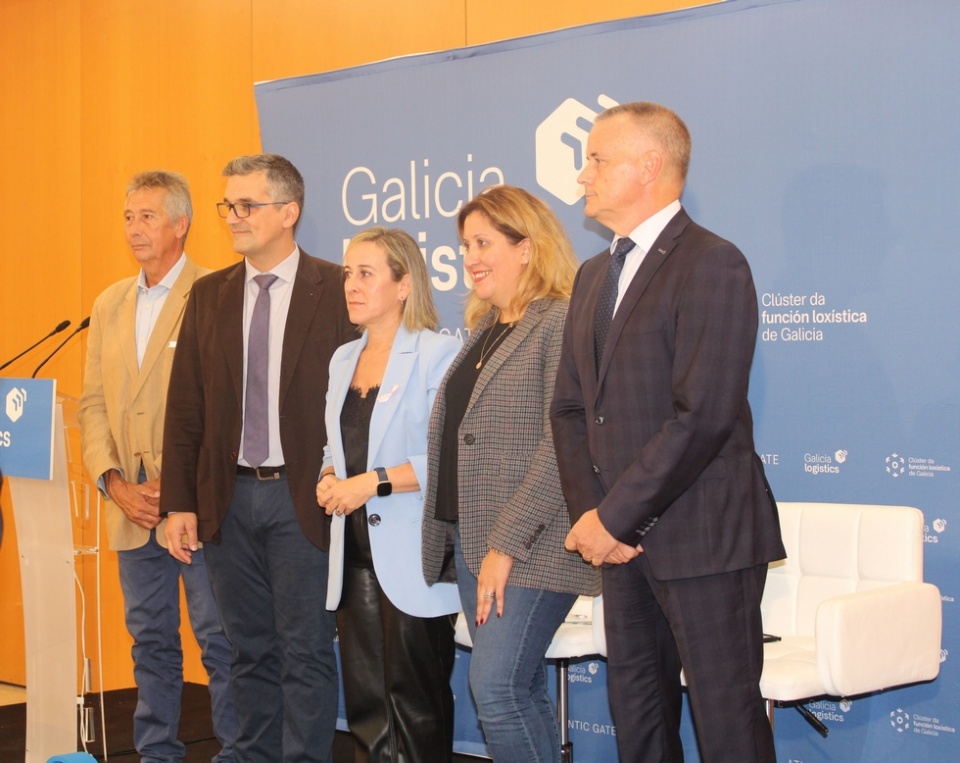 Gerente del Cl&uacute;ster acompa&ntilde;ado de conselleira y Presidente Confederaci&oacute;n Empresarios Pontevedra.
