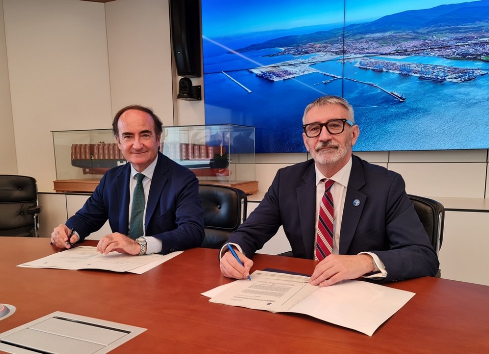 Gerardo Landaluce y el rector de la UCA, Francisco Piniella.