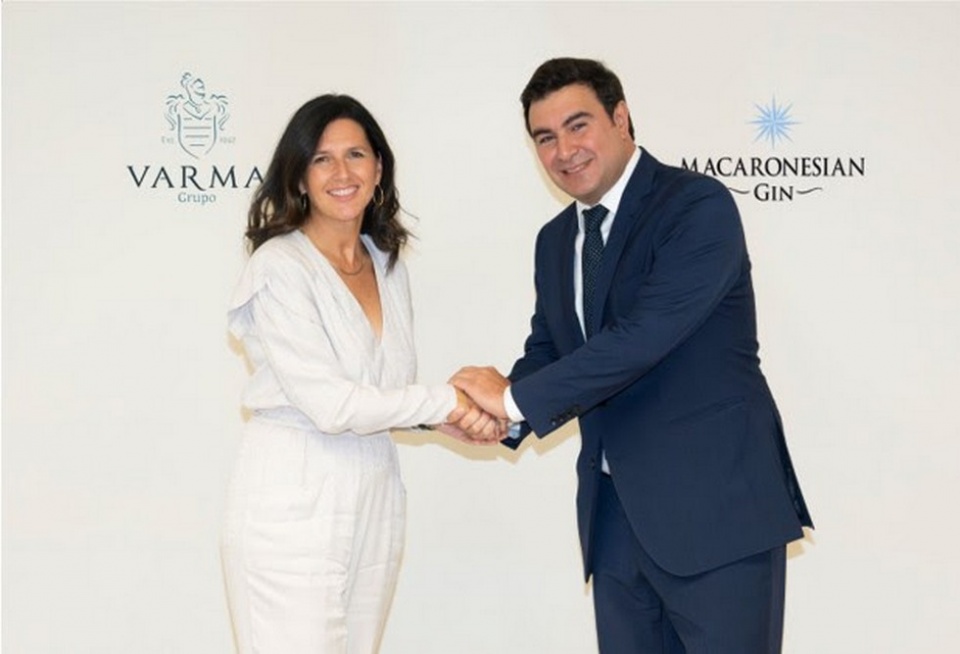 Teresa Mart&iacute;n de la Mata, presidenta de Grupo Varma y Diego R&oacute;mbola, director general de Destiler&iacute;a Santa Cruz.