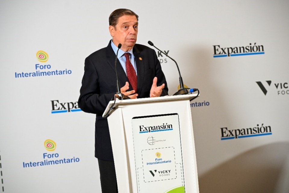 El ministro de Agricultura, Pesca y Alimentaci&oacute;n, Luis Planas, durante su intervenci&oacute;n en el encuentro de EXPANSI&Oacute;N &lsquo;Industria agroalimentaria 2024&rsquo;.