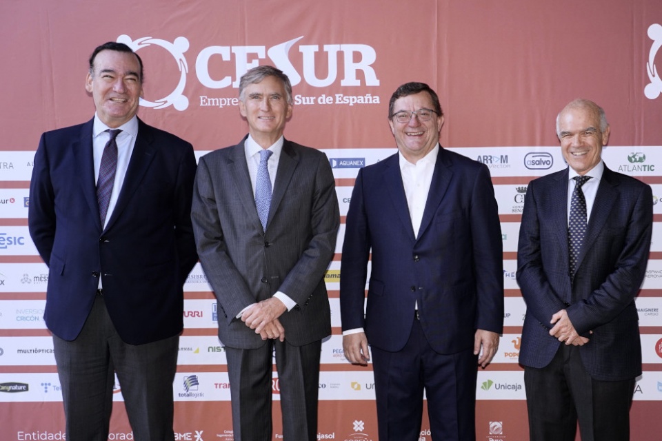 ernando Casas, socio responsable de Mercados de KPMG; Francisco Garc&iacute;a Param&eacute;s; Fernando Seco, vicepresidente ejecutivo de CESUR; y Jos&eacute; Luis Gal&aacute;n, vicepresidente del Observatorio Econ&oacute;mico de Andaluc&iacute;a.