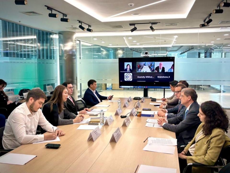 Seminario práctico "Oportunidades de negocio e inversión entre España y Kazajistán". Seminario práctico "Oportunidades de negocio e inversión entre España y Kazajistán".