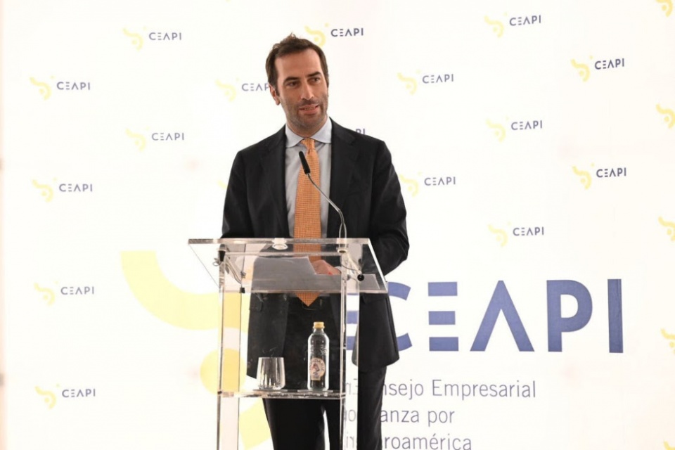 El ministro de Econom&iacute;a, Comercio y Empresa, Carlos Cuerpo, en un encuentro empresarial de CEAPI
