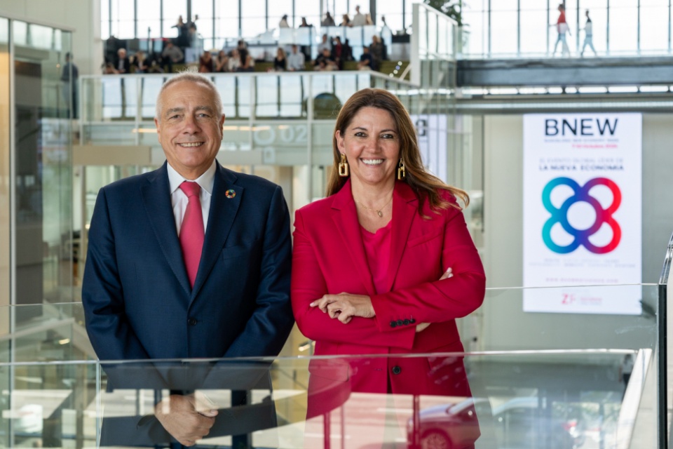 El delegado especial del Estado en el Consorci de la Zona Franca de Barcelona (CZFB), Pere Navarro, y la directora general del CZFB, Blanca Sorigu&eacute;.