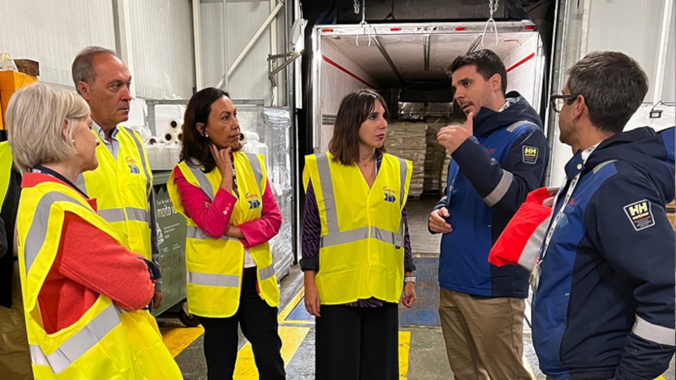 La conselleira de Econom&iacute;a e Industria, Mar&iacute;a Jes&uacute;s Lorenzana, visit&oacute; las instalaciones de la empresa Galfr&iacute;o en Mar&iacute;n.