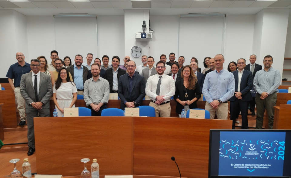 Imagen del ministro Silvio Costa junto a los alumnos de la 4&ordf; edici&oacute;n del MLGP de Brasil.