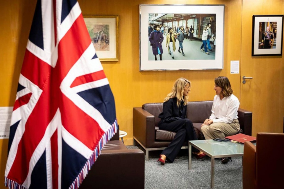 La vicepresidenta segunda y ministra de Trabajo y Econom&iacute;a Social, Yolanda D&iacute;az, durante el encuentro con su hom&oacute;loga brit&aacute;nica, la secretaria de Trabajo y Pensiones Liz Kendall.