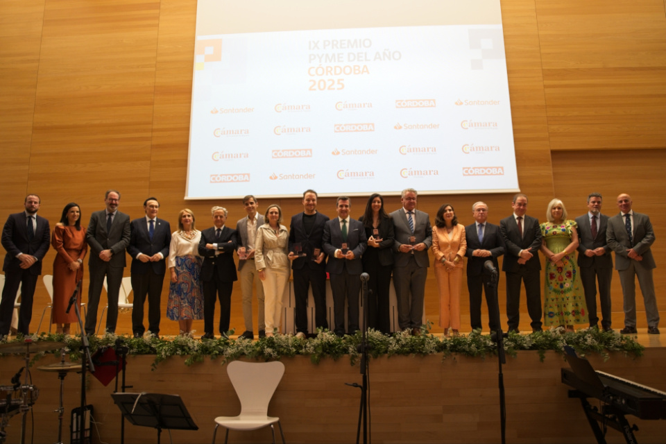 Foto de Familia con los premiados. Foto de Familia con los premiados.