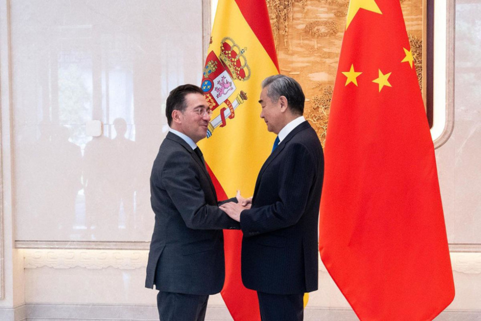 El ministro de Asuntos Exteriores, Unión Europea y Cooperación, José Manuel Albares, y su homólogo chino, Wang Yi. (Imagen: La Moncloa) El ministro de Asuntos Exteriores, Unión Europea y Cooperación, José Manuel Albares, y su homólogo chino, Wang Yi. (Imagen: La Moncloa)