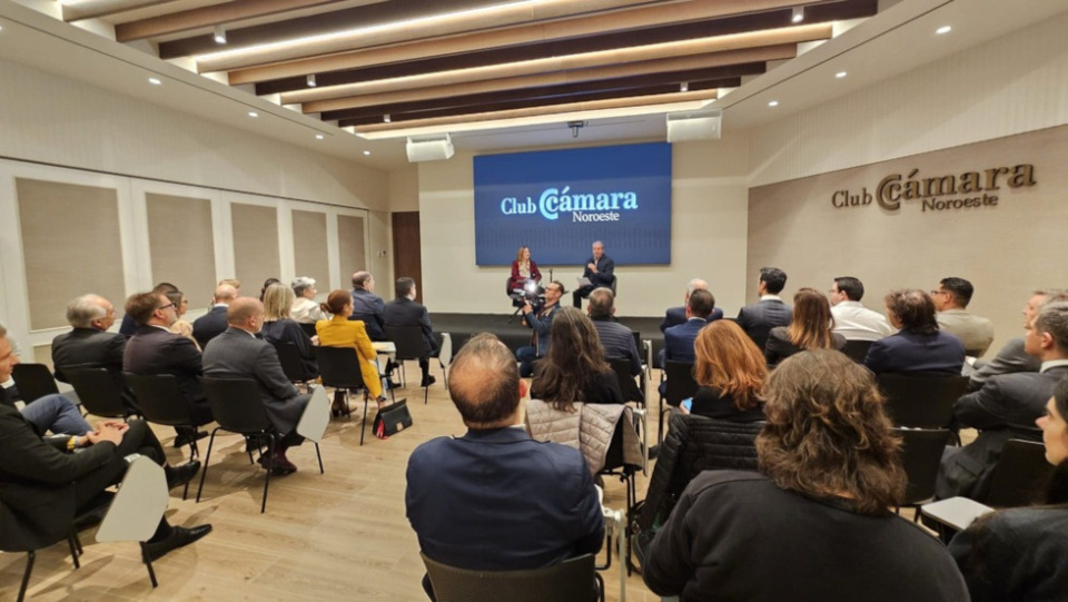 Amparo López Senovilla, secretaria de Estado de Comercio, visita A Coruña para apoyar la internacionalización de las empresas gallegas y potenciar la atracción de inversión en esta región. Amparo López Senovilla, secretaria de Estado de Comercio, visita A Coruña para apoyar la internacionalización de las empresas gallegas y potenciar la atracción de inversión en esta región.
