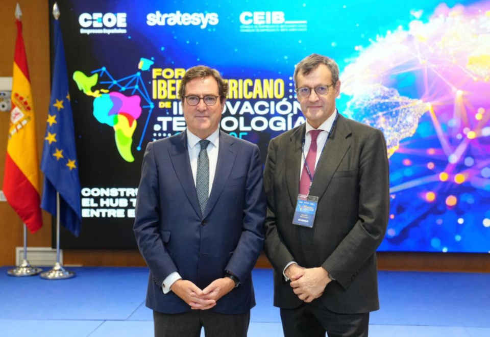 El presidente de CEOE, Antonio Garamendi, junto al CEO de Stratesys, Ramón Montané. El presidente de CEOE, Antonio Garamendi, junto al CEO de Stratesys, Ramón Montané.