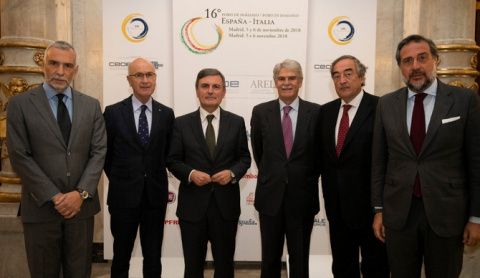 El co-presidente del Foro Italia-Espa&ntilde;a y Pdte. de CEOE, Juan Rosell; el co-presidente del Foro y Pdte. de AREL, Francesco Merloni, y el Srio. de Estado de Infraestructuras, Transporte y Vivienda, Pedro Saura &copy;CEOE