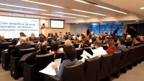 M&aacute;s de un centenar de personas han completado el aforo del Auditorio de Banco Sabadell para asistir a este encuentro.