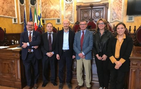 Delegaci&oacute;n institucional.