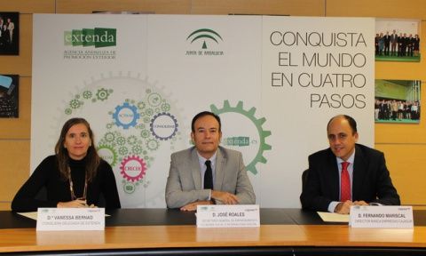 El convenio fue rubricado en presencia del Srio. Gral. de Emprendimiento, Economía Social e Internacionalización, José Roales, por la Consejera delegada de Extenda, Vanessa Bernad y el Dir. de Banca de Empresas de Cajasur. El convenio fue rubricado en presencia del Srio. Gral. de Emprendimiento, Economía Social e Internacionalización, José Roales, por la Consejera delegada de Extenda, Vanessa Bernad y el Dir. de Banca de Empresas de Cajasur.