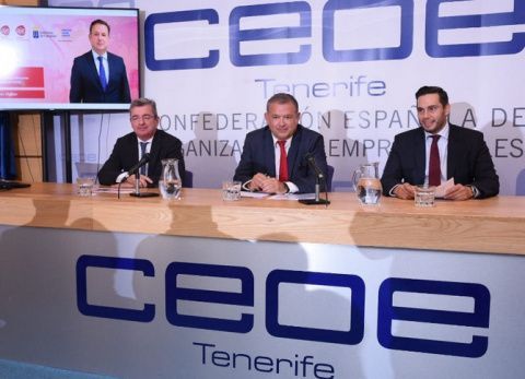 El director de Gabinete de Presidencia, Relaciones Internacionales e Institucionales de CEOE, Narciso Casado Martín, en un desayuno de trabajo organizado por AJE Tenerife ©CEOE El director de Gabinete de Presidencia, Relaciones Internacionales e Institucionales de CEOE, Narciso Casado Martín, en un desayuno de trabajo organizado por AJE Tenerife ©CEOE