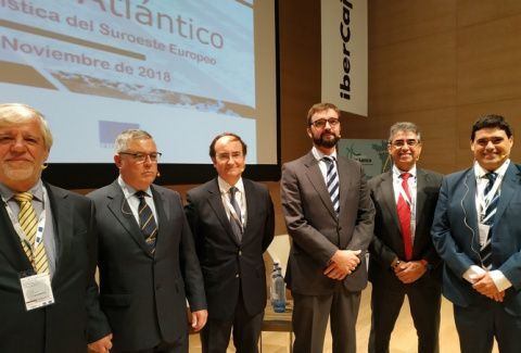 Carlos Vasconcelos de MSC; Manuel Guerrero de Maersk Spain; Gerardo Landaluce, subdir. de Desarrollo y Comercial de la APBA; Pablo Bilbao de Maersk Spain; Antonio Ruiz Romero, Srio Gral. de Econom&iacute;a de la Junta de Extremadura; Jaime Beltran de APH