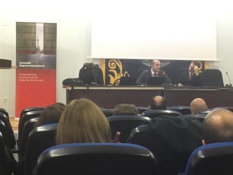 Juan Gañán de Andrés, Country Specialist UK de Banco Santander, y Ramón Montero de Espinosa, delegado territorial del ICEX en Extremadura. Juan Gañán de Andrés, Country Specialist UK de Banco Santander, y Ramón Montero de Espinosa, delegado territorial del ICEX en Extremadura.