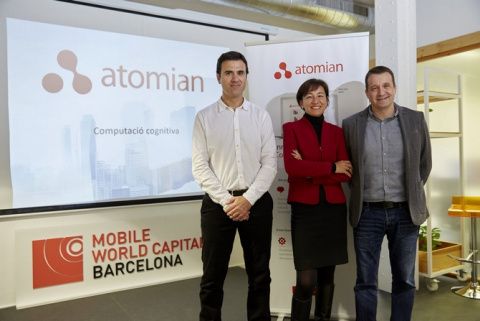 Miquel Montero de Quadras, fundador y CTO de Atomian; Beatriz Cabrera, CEO de Atomian; y Miquel Mart&iacute;, CEO de Barcelona Tech City. Cr&eacute;ditos de imagen: Starpestudi.