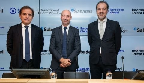 De izq. a dcha, Pau Guardans, Pdte. de Barcelona Global, Xavier Comerma, Subdir. Gral. Banco Sabadell, y Mateu Hern&aacute;ndez, CEO de Barcelona Global