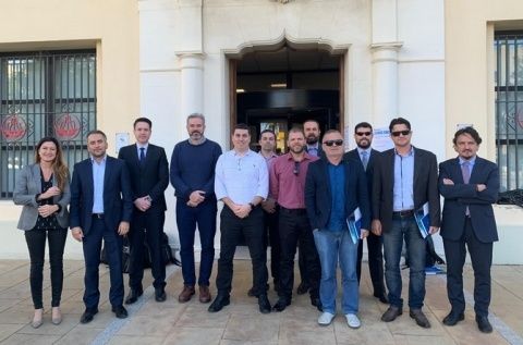 Imagen de los alumnos del curso junto a representantes de la Fundaci&oacute;n Valenciaport.
