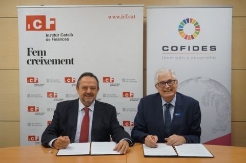En la firma del acuerdo, el consejero delegado del ICF, Josep-Ram&oacute;n Sanrom&agrave;, y el presidente de COFIDES, Jos&eacute; Luis Curbelo.