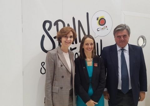 La secretaria de Estado de Turismo, Isabel Oliver se reúne con Helen Whately, en Londres. La secretaria de Estado de Turismo, Isabel Oliver se reúne con Helen Whately, en Londres.